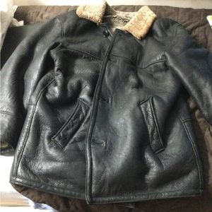 REMI 100% sheepskin leather coat. Size L men’s.